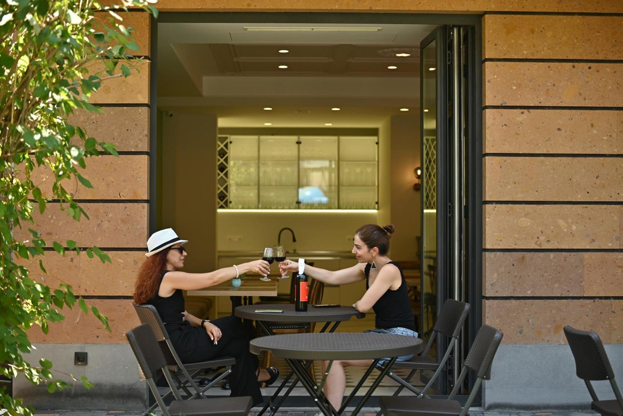 Hotel Avenue 30 Jerevan Exteriör bild