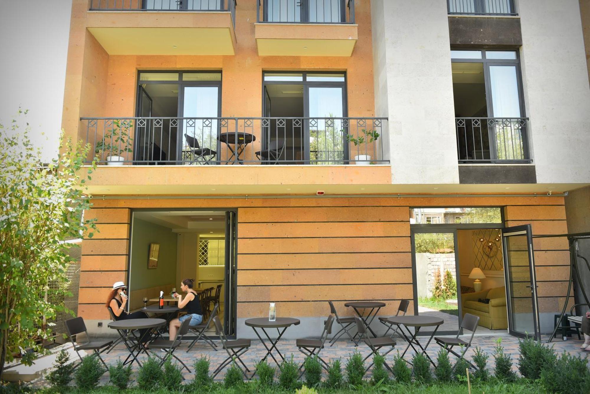 Hotel Avenue 30 Jerevan Exteriör bild