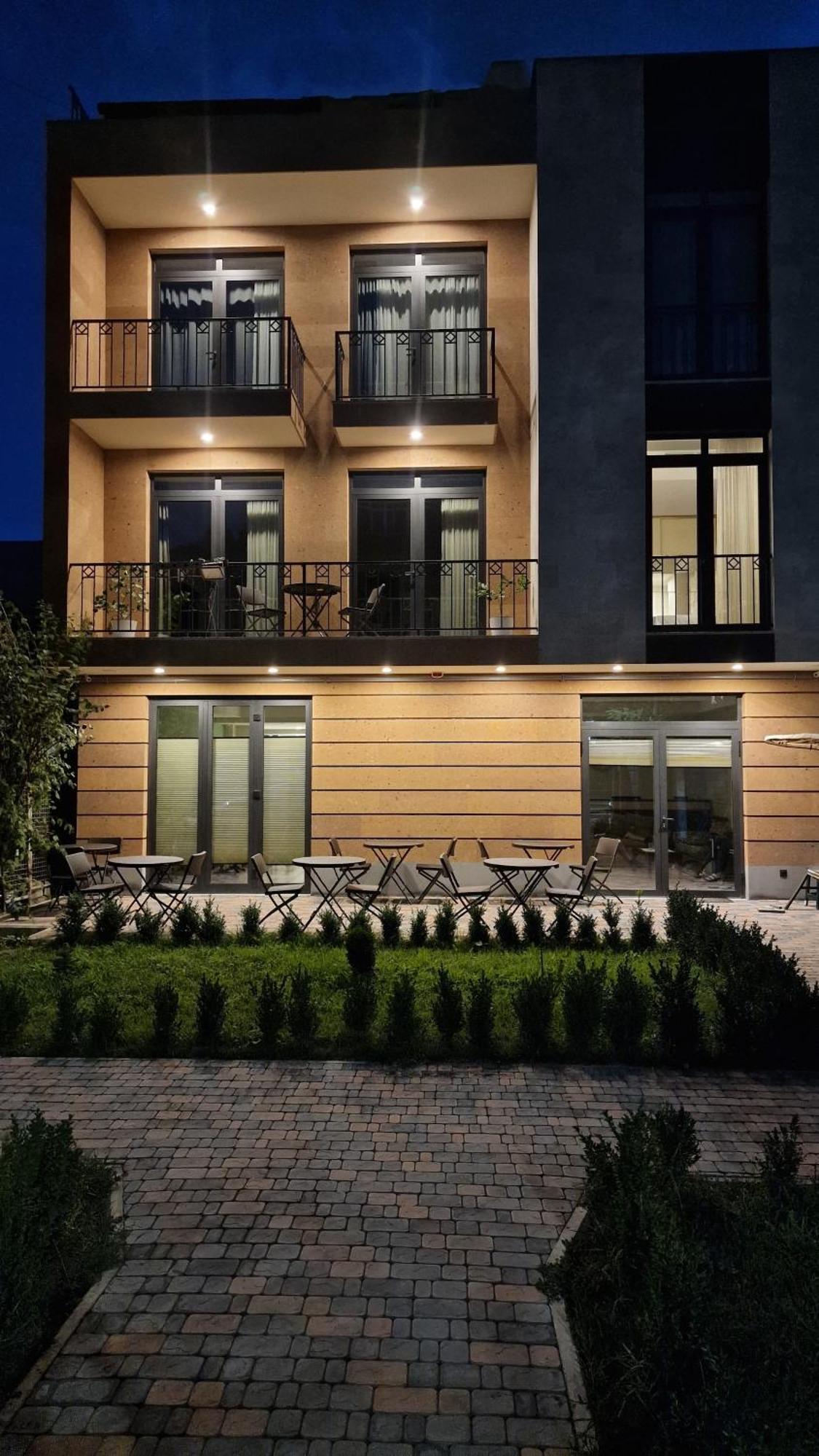Hotel Avenue 30 Jerevan Exteriör bild